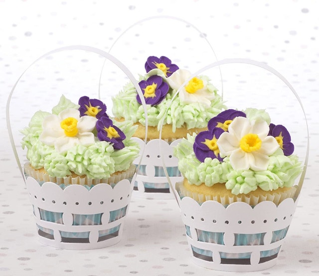 NEW Sweet Creations 12 Count White Baking Cupcake Basket Wrap - photo 2