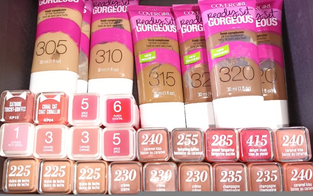 NEW Cover Girl Lipsticks Tubes & Ready Set Gorgeous Foundation - photo 2