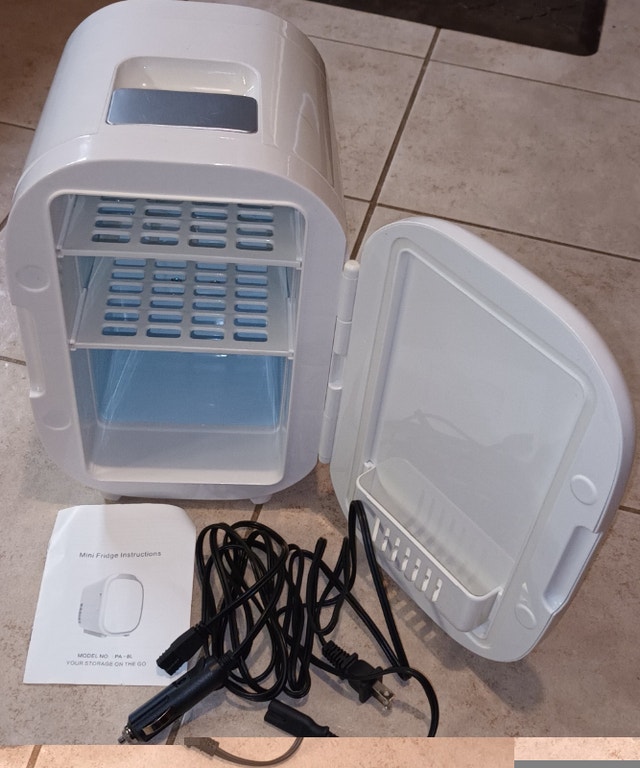 NEW 8 Liters Mini Refrigerator Makeup Skincare Fridge 110V /12V - photo 4