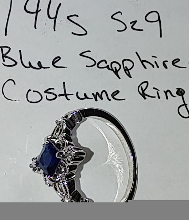 NEW Blue Sapphire & Cubic Zirconia Costume Ring Size 9 - photo 3