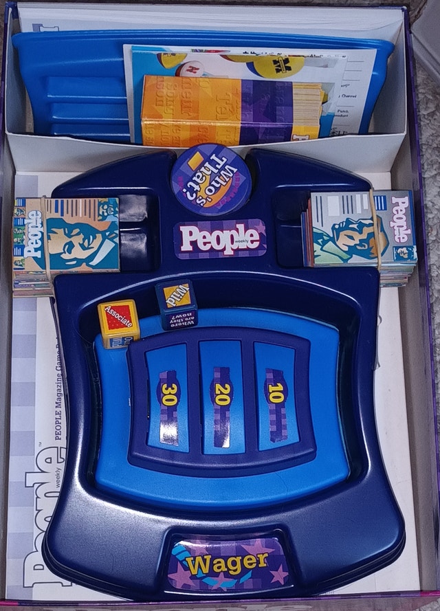 People Weekly - The Board Game Where You Get To Be The Star - photo 3