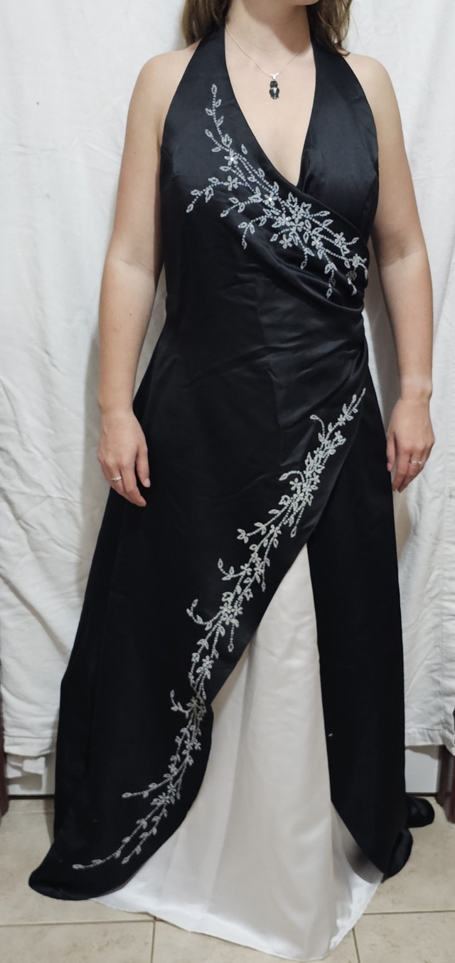 Diva's Women's Size XL Victory Black & White Satin V-Neck Dress