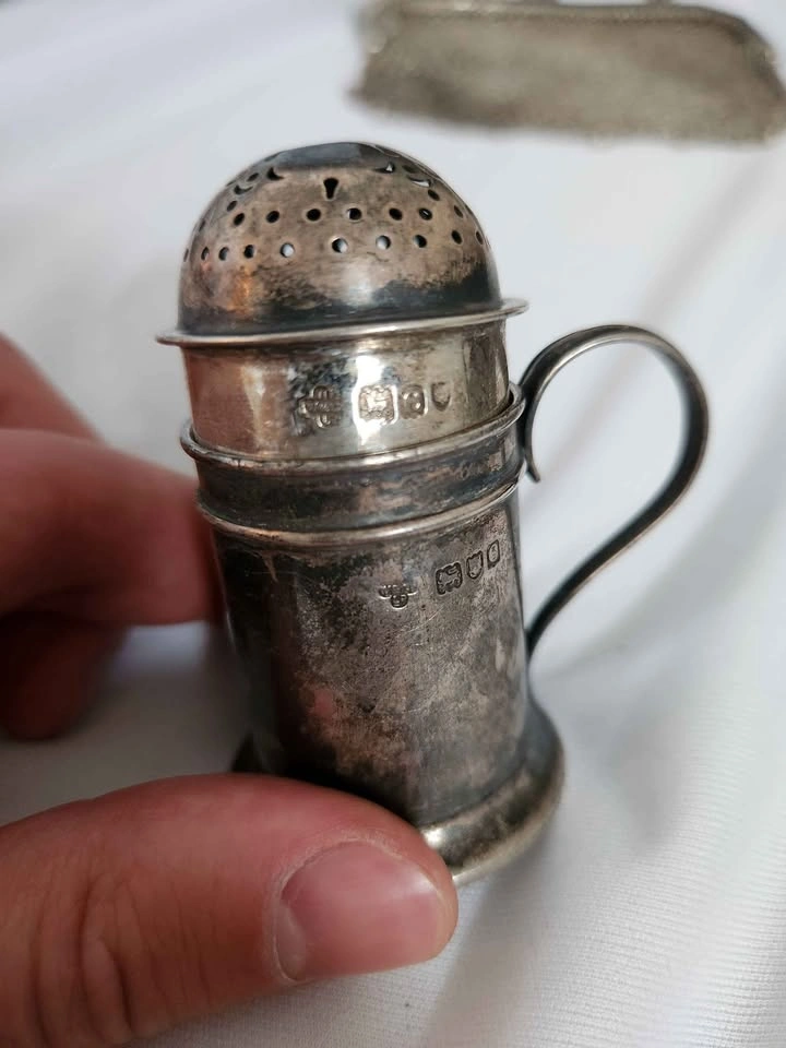 Antique Sterling Silver Pepper Pot, made in London, 1898. - photo 3