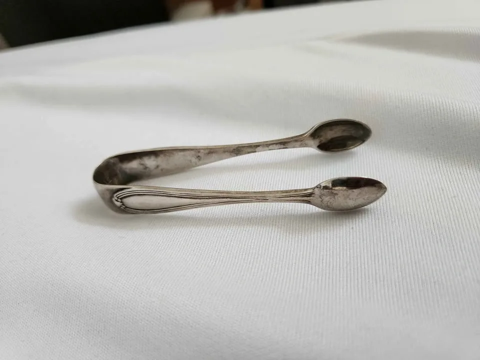 Sterling Silver Salt Tongs by Joseph Rogers and sons, early 1900 - photo 4