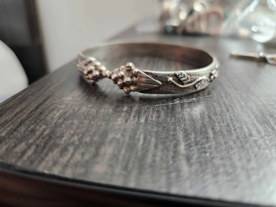 Vintage Trinidad and Tobago Sterling Cuff Bracelet, Grape Vine D - photo 2