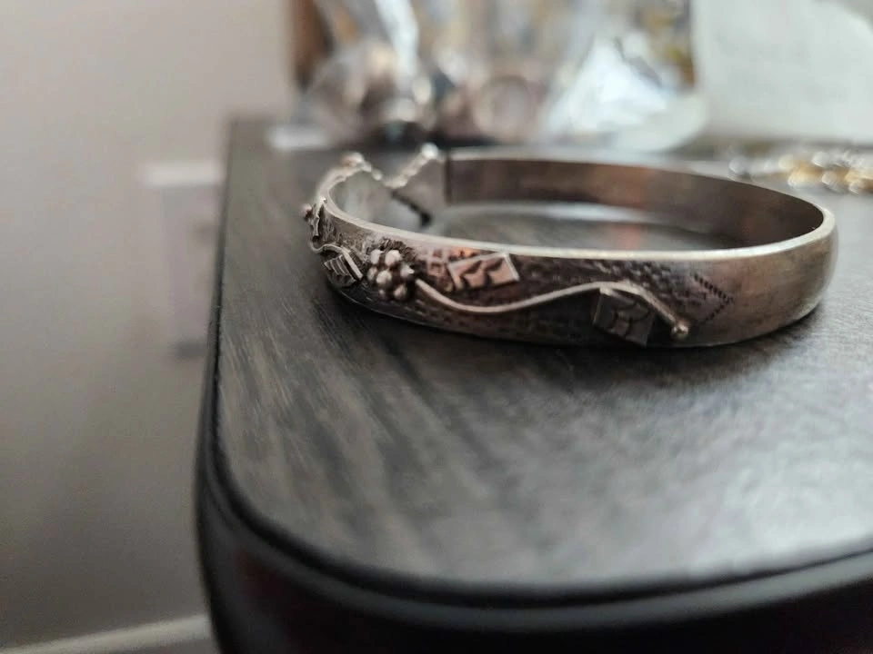 Vintage Trinidad and Tobago Sterling Cuff Bracelet, Grape Vine D - photo 4