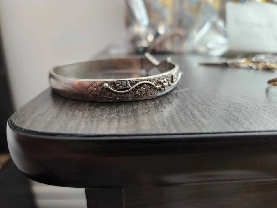 Vintage Trinidad and Tobago Sterling Cuff Bracelet, Grape Vine D - photo 5
