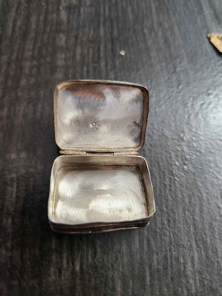 Vintage Sterling Pill Box, Black Onyx and Marcasite - photo 2