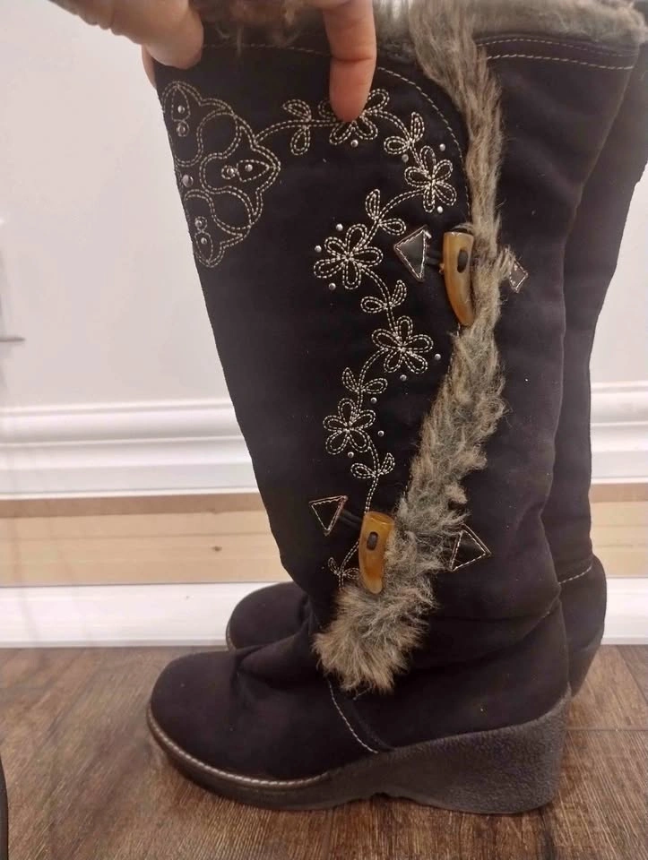 Women Boots Size 8