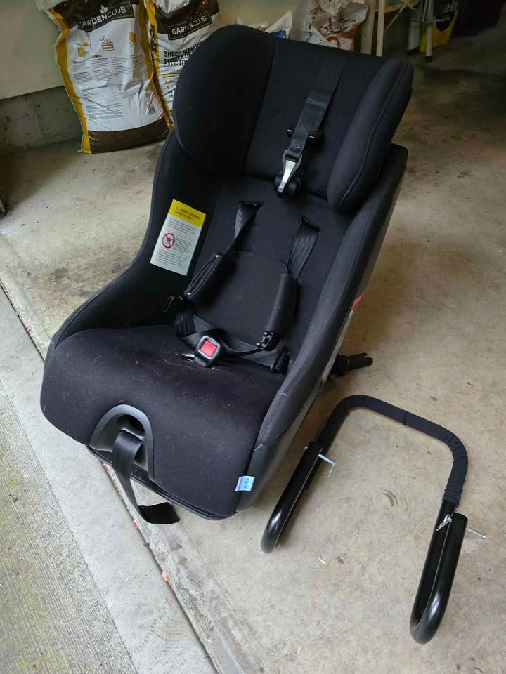 Clek Fllo Convertible Car Seat – Expires 2030 - photo 2