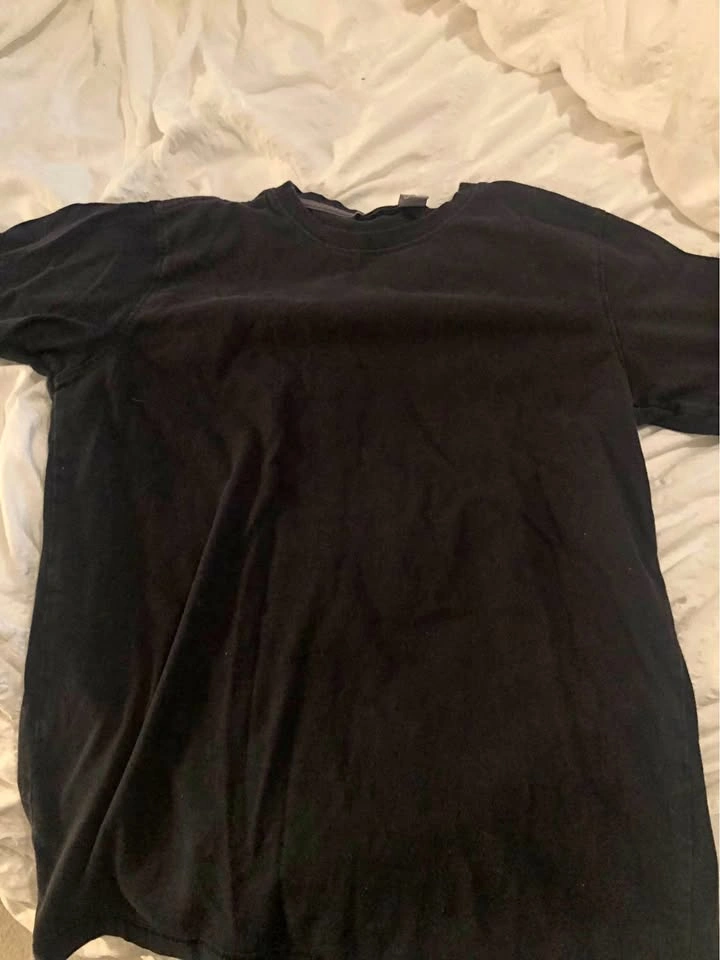⚽️ Boys Black Tshirt Size 10-12