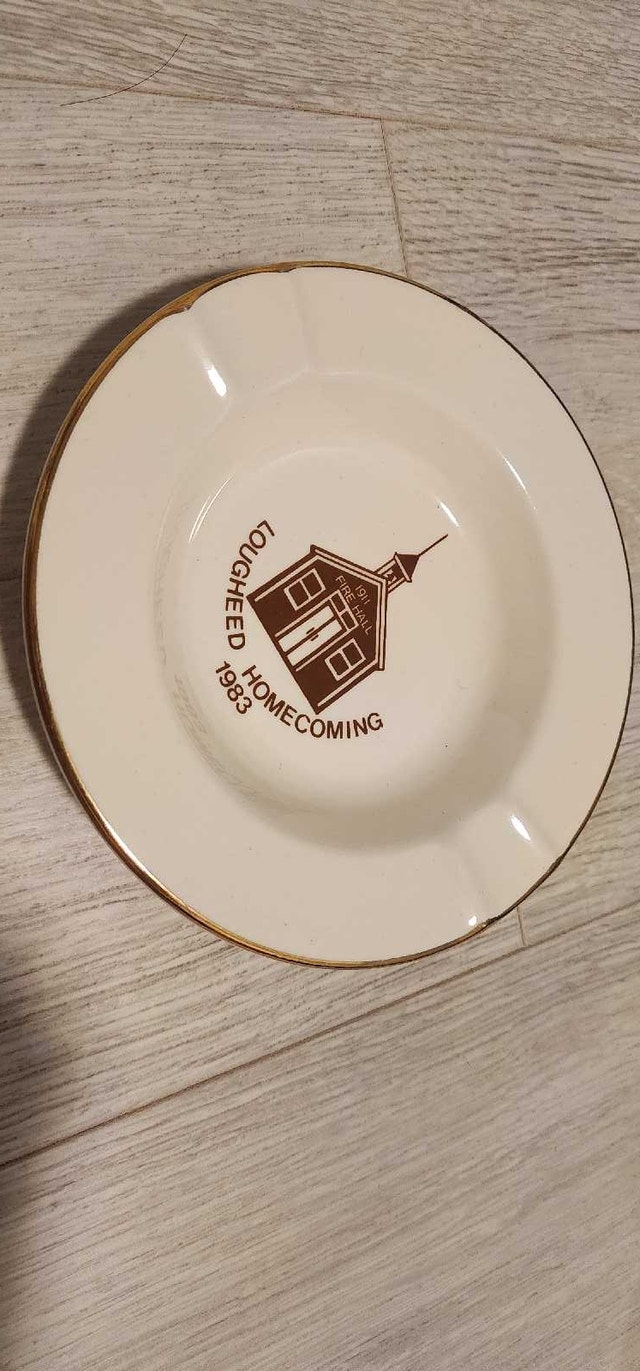Lougheed Homecoming 1983 Commemorative Ashtray - photo 2