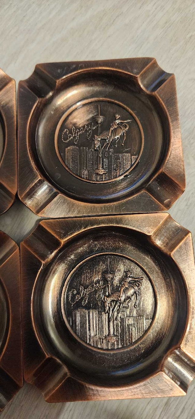 Calgary Stampede Souvenir Ashtrays - photo 3