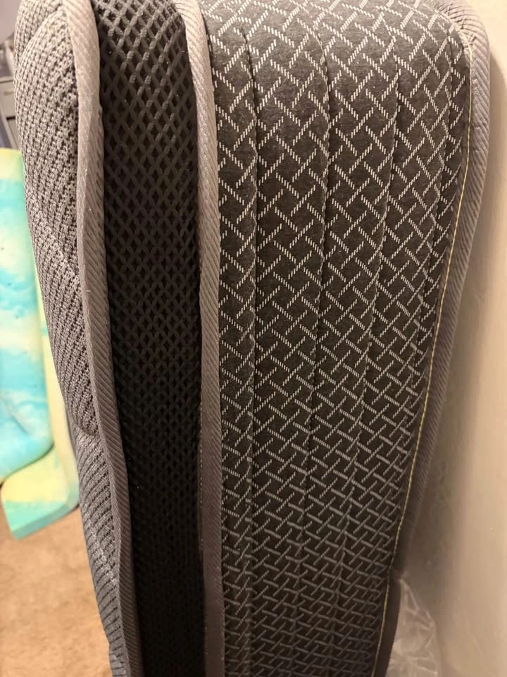 Queen mattress- immediate pick up - photo 2