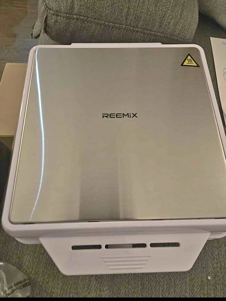 NEW - REEMIX 4-Slice Waffle Maker