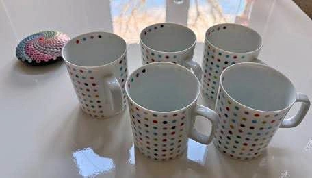 Five Brand New retro polka dot mugs from London UK