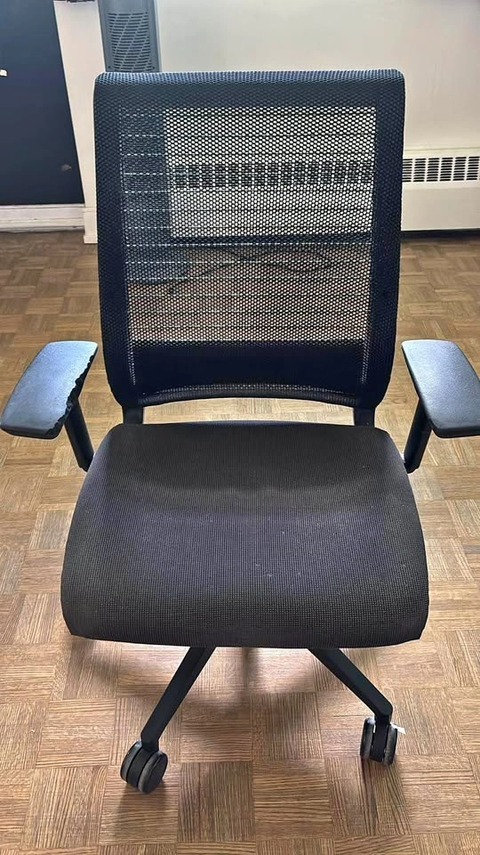 Black Mesh Office Chair / Desk Chair