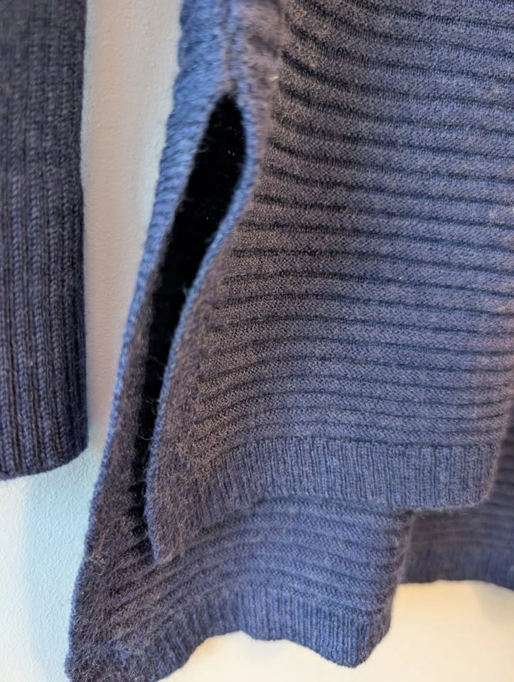 Tahari Navy Blue Ribbed High-Low Merino Wool Sweater Size Large - photo 4