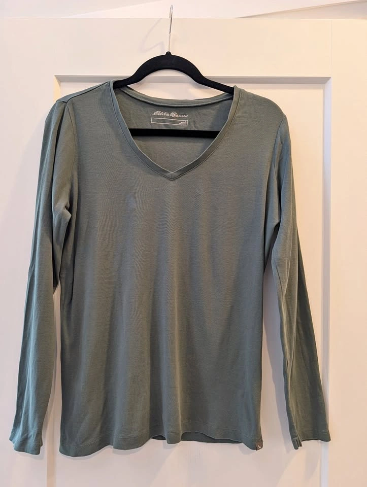 Eddie Bauer Women's Long-Sleeve V-Neck T-Shirt Sage Green Large