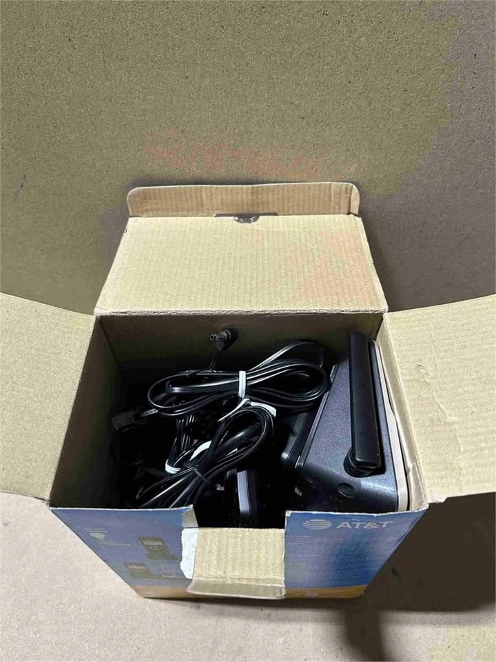 AT&T 3-Handset Expandable Cordless Phone with Smart Call Blocker - photo 3