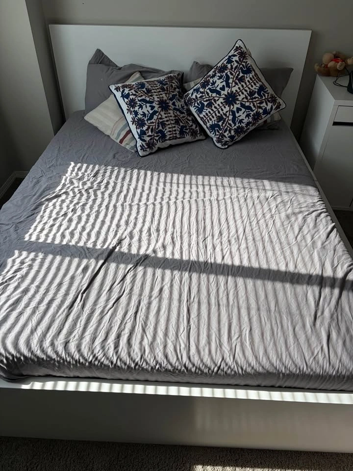Queen Size White Colour Bed + Mattress Included - photo 2