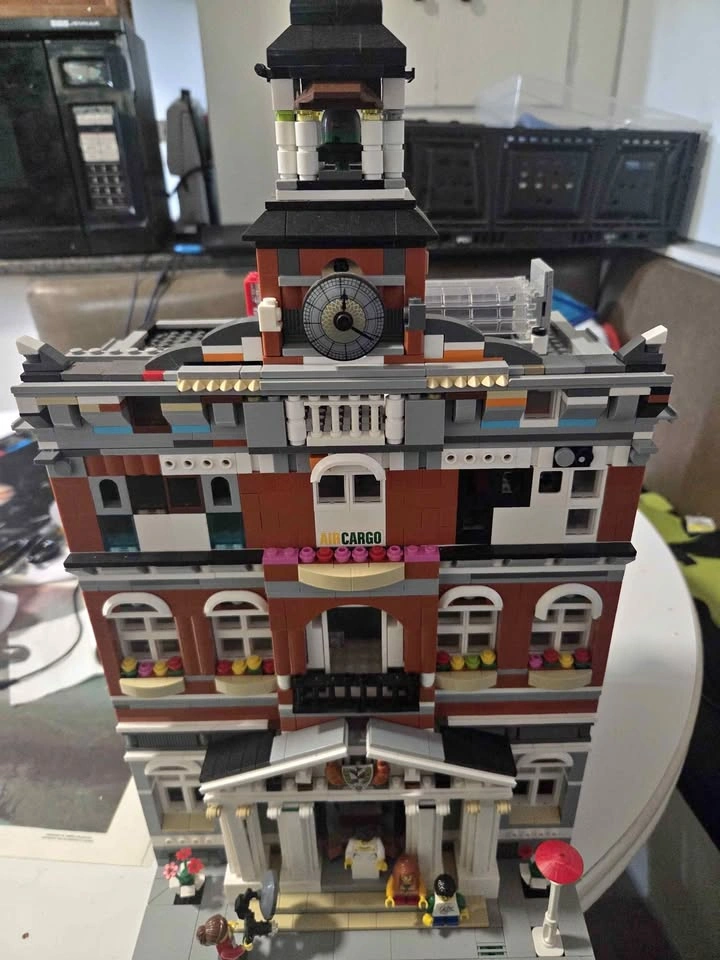 Lego city hall UPGRADE