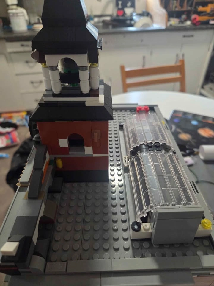 Lego city hall UPGRADE - photo 2