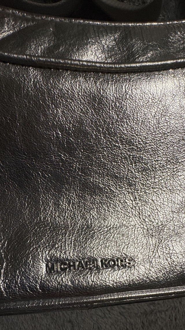 Michael Kors silver metallic cross bag - photo 2