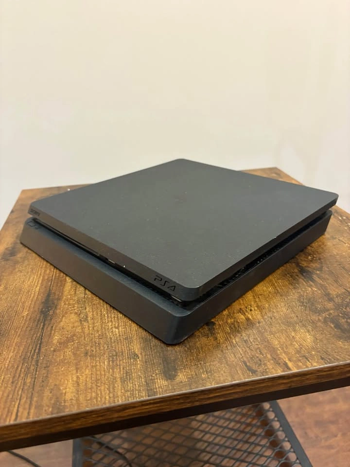 PS4 Slim 1TB Bundle | 3 Controllers + Charging Dock + Borderland - photo 3