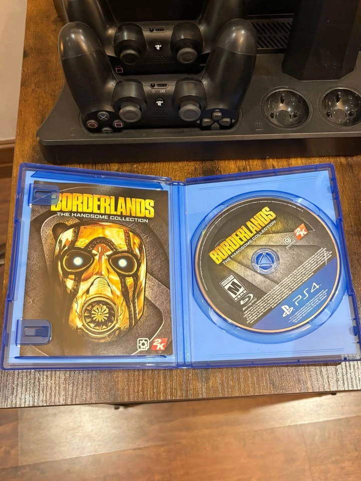 PS4 Slim 1TB Bundle | 3 Controllers + Charging Dock + Borderland - photo 5