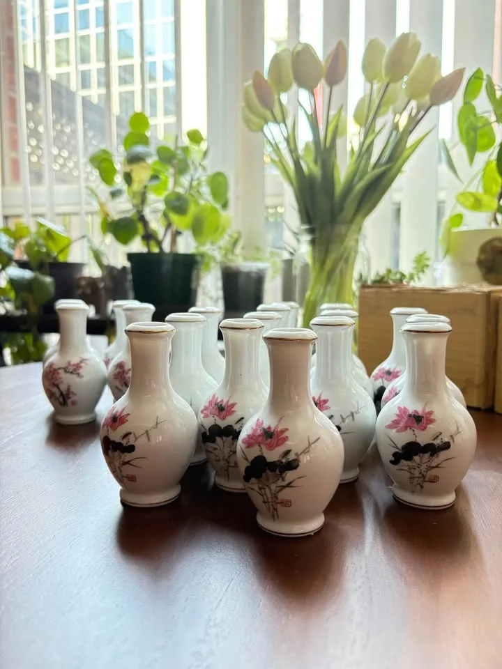 Vintage Chinese Mini Vases image indicator(4)