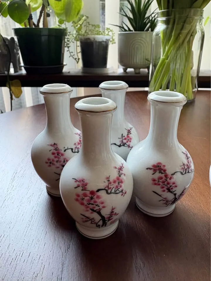 Vintage Chinese Mini Vases image indicator(5)