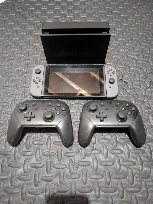 Nintendo Switch Bundle – Great Condition – Ready to Play