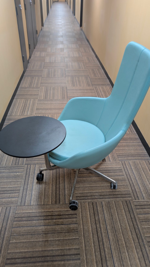 Keilhauer Hi End office chairs with tablet arm ⚽ - photo 4