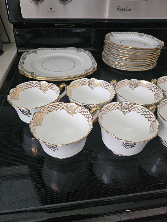 Salisbury China Tea Set - photo 2
