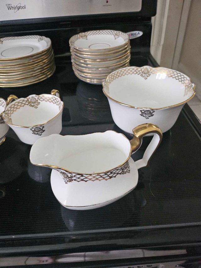 Salisbury China Tea Set - photo 3