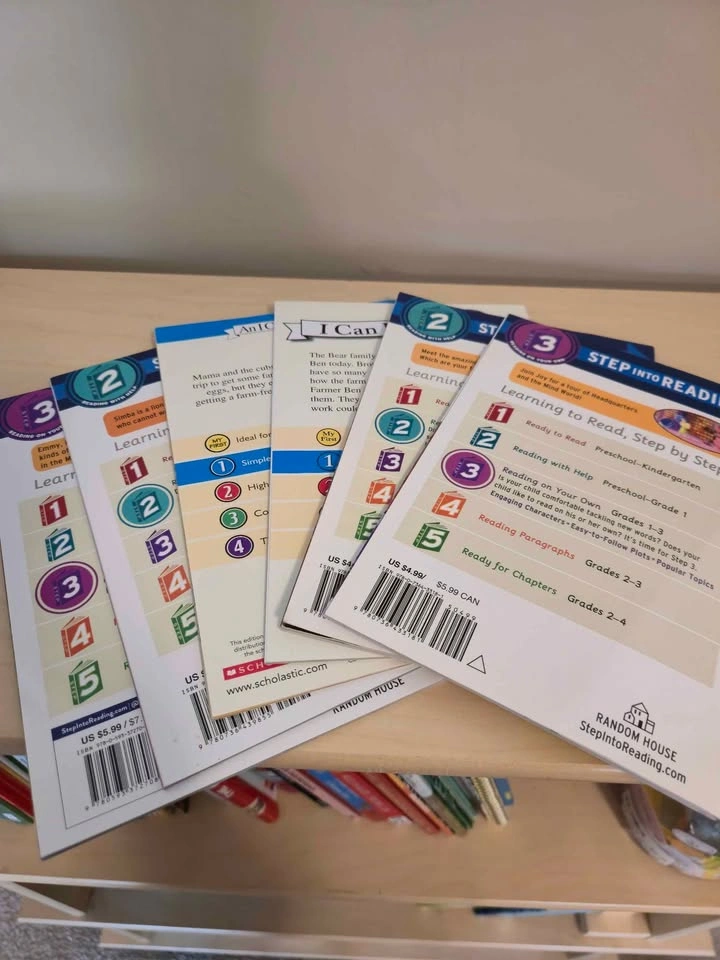 Leveled Readers Bundle of 6 Children's Books - photo 3