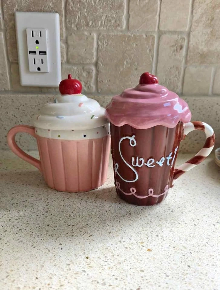Pair of Ceramic Cupcake Mugs with lids
