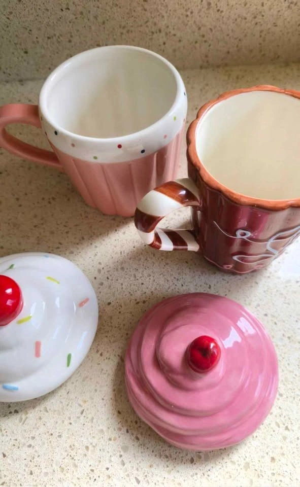 Pair of Ceramic Cupcake Mugs with lids - photo 5