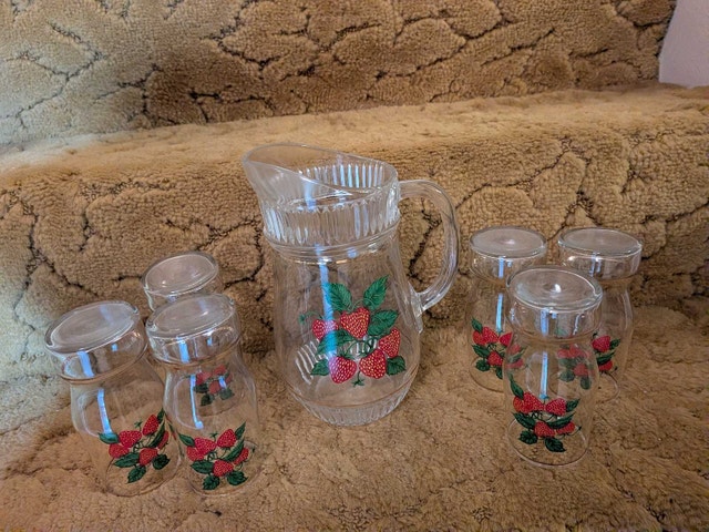 Strawberry Glass Pitcher and 6 Glasses Set