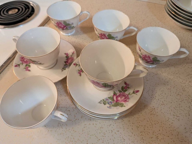 Floral Tea Cup and Saucer Set - photo 2