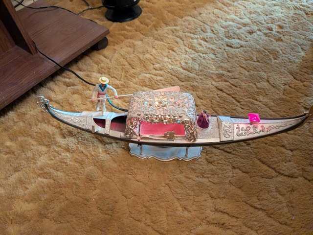 Venezia Gondola Decorative Figurine