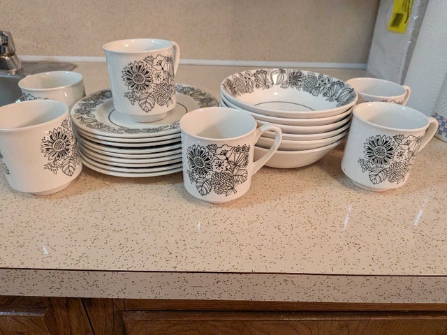 Corelle Sunflower Dish Set