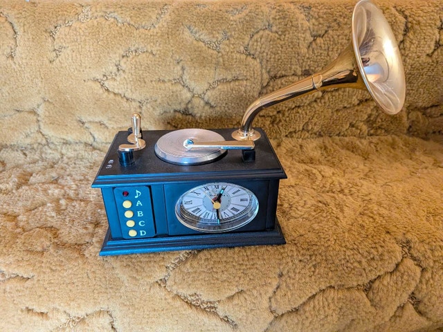 Vintage Gramophone Style Table Clock