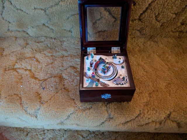 Christmas Train Music Box - photo 2