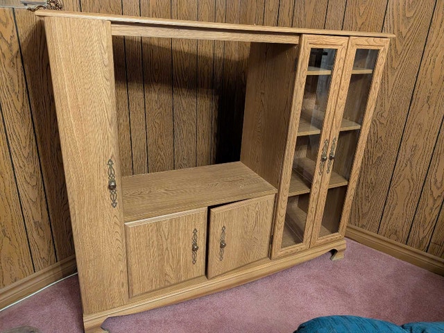Oak Entertainment Centre