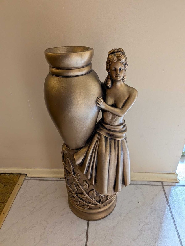 Statue Planter