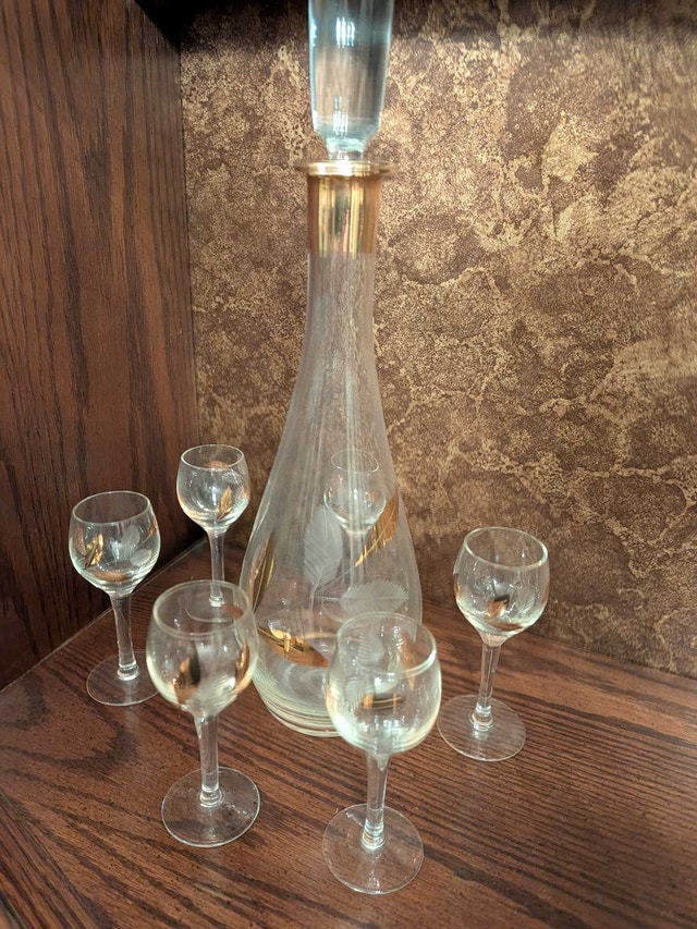Decanter and Wine Glass Set
