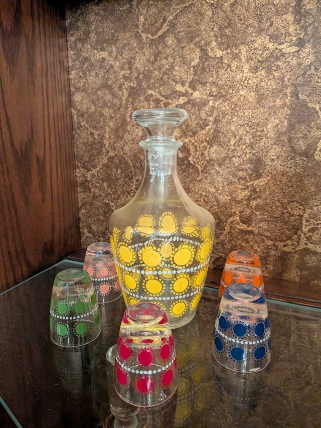 Decanter with 5 Glasses
