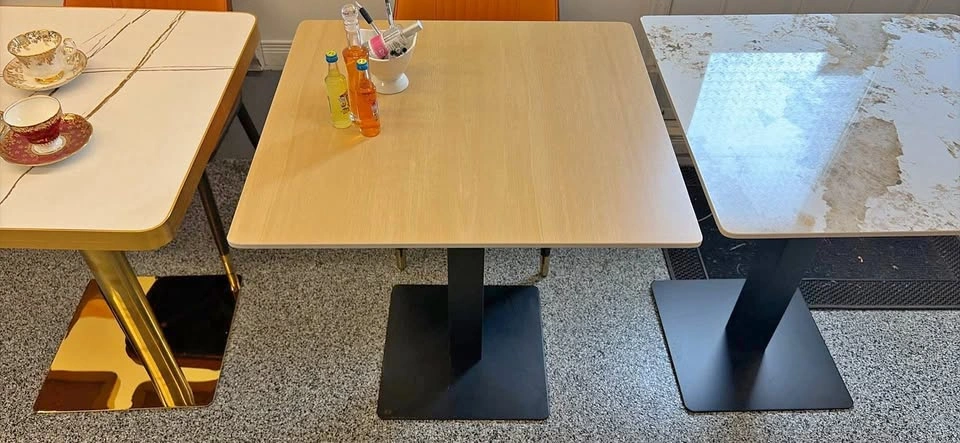 Scratch resistant restaurant tables, sinter stone top